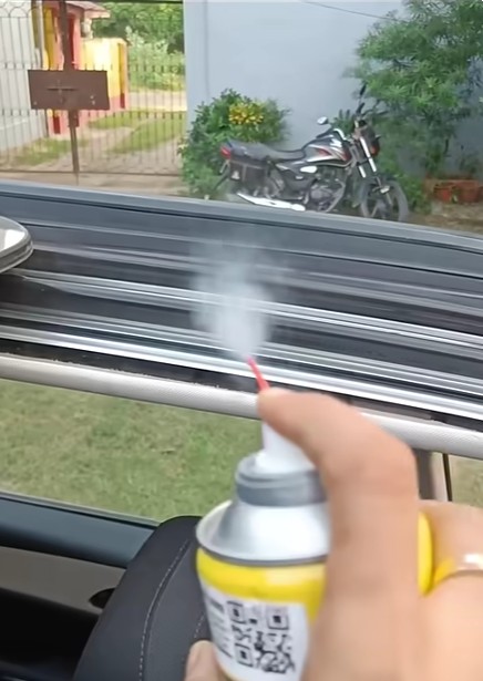 how to clean car sunroof
