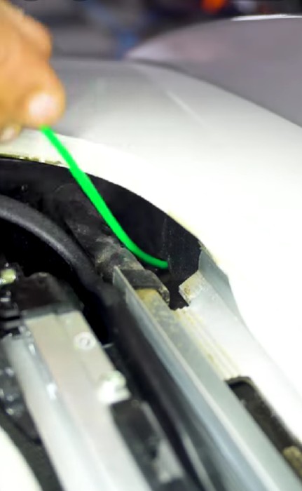 how to clean car sunroof