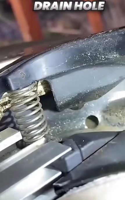 how to clean car sunroof