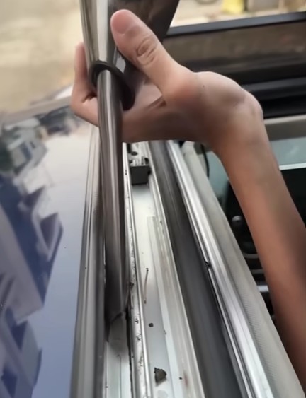 how to clean car sunroof