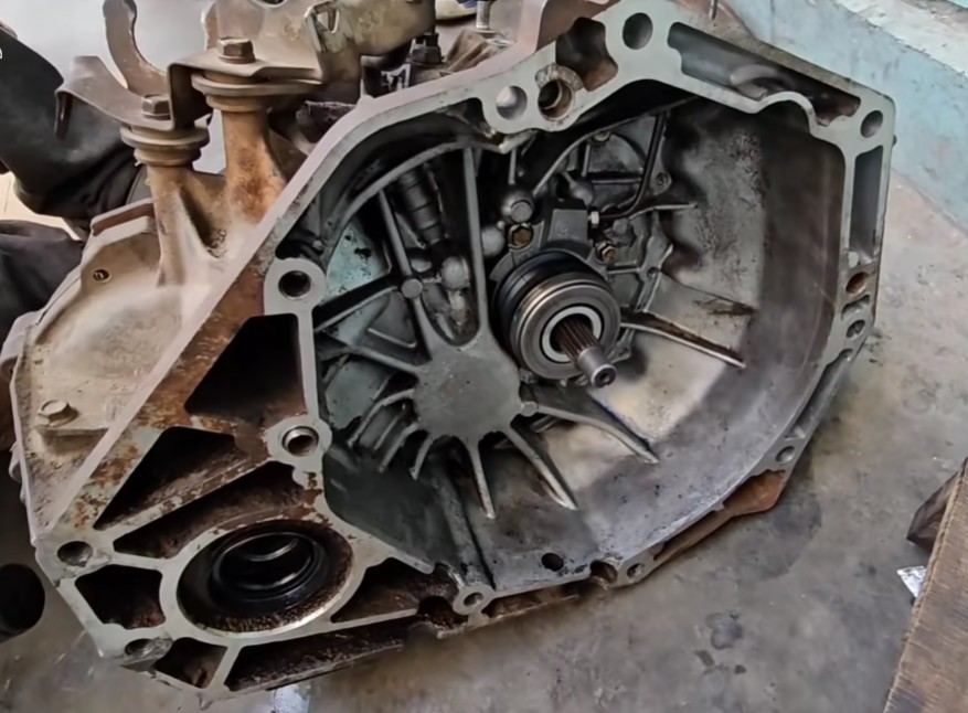 How to maintain gearbox