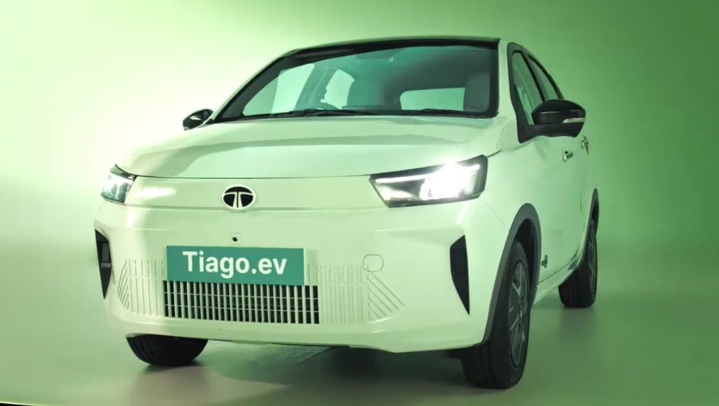 Tata Tiago EV vs MG Comet EV Which Is Better