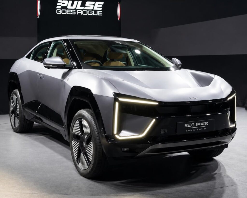 Mahindra BE 6 SPORTEQ vs Tata Harrier EV Comparison
