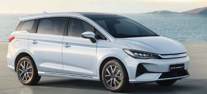 MG Hector Tomahawk EV vs BYD eMAX 7 Comparison And Price