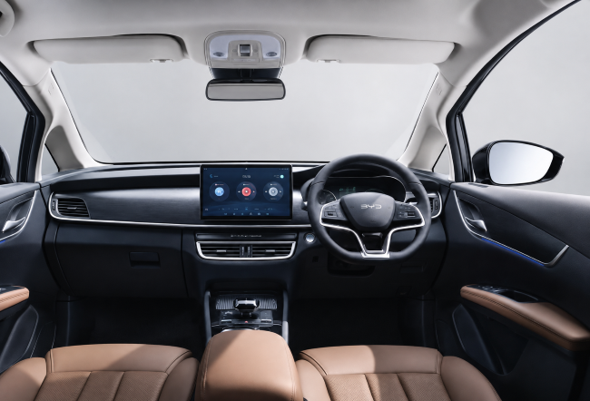 MG Hector Tomahawk EV vs BYD eMAX 7 Comparison And Price