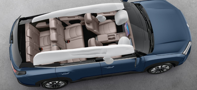 MG Hector Tomahawk PHEV VS Toyota Innova Hycross Hybrid Specs Features