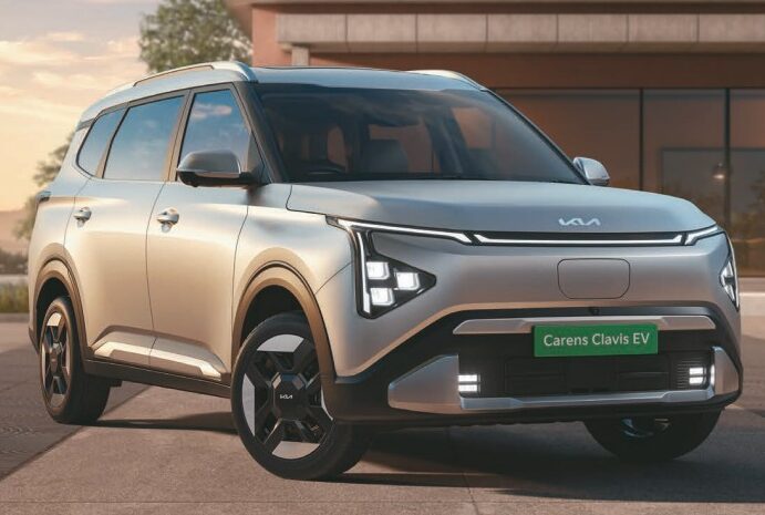 mg hector tomahawk ev vs kia carens clavis comparison and specification