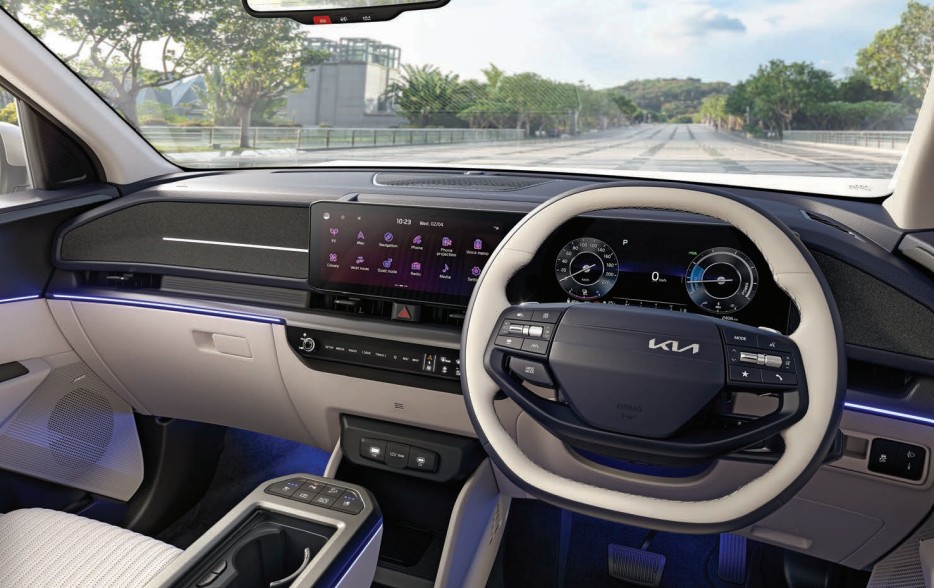 mg hector tomahawk ev vs kia carens clavis comparison and specification