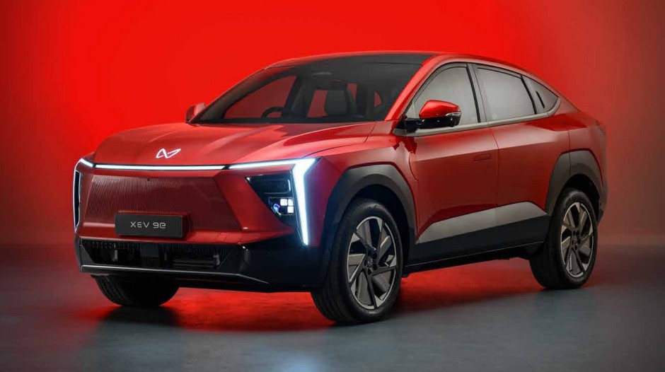Mahindra BE6 Sporteq VS Mahindra XEV 9E Comparison