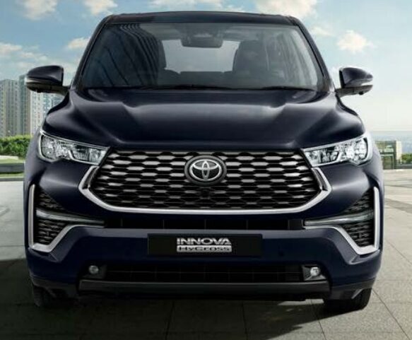 MG Hector Tomahawk PHEV VS Toyota Innova Hycross Hybrid Specs Features