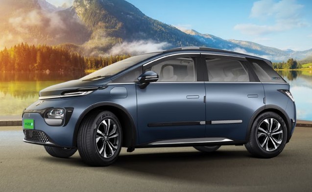 Mahindra BE 6 SPORTEQ vs MG Windsor EV Comparison